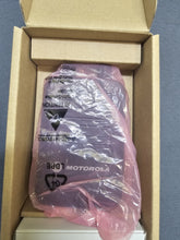 Load image into Gallery viewer, DEMO MOTOROLA MINITOR VI (6) PAGER UHF 450-486 MHz 5 CH A04RAC9JA2AN w CHARGER