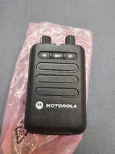 Load image into Gallery viewer, DEMO MOTOROLA MINITOR VI (6) PAGER UHF 450-486 MHz 5 CH A04RAC9JA2AN w CHARGER