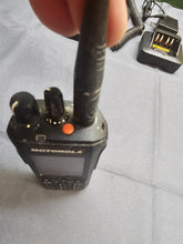 Load image into Gallery viewer, Motorola MOTOTRBO R7 403-512 MHz UHF Two Way Radio w Charger AAH06RDN9WA1AN