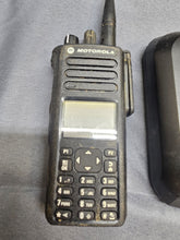 Load image into Gallery viewer, Motorola MotoTRBO XPR7550 UHF 403-512 MHz Two Way Radio AAH56RDN9KA1AN w Charger