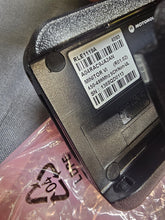 Load image into Gallery viewer, DEMO MOTOROLA MINITOR VI (6) PAGER UHF 450-486 MHz 5 CH A04RAC9JA2AN w CHARGER