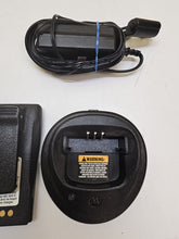 Load image into Gallery viewer, Motorola PR400 Two Way Radio 64 CH 146-174 MHZ VHF Full Keypad AAH65KDH9AA4AN