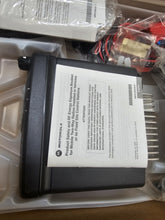 Load image into Gallery viewer, NEW in Box Motorola CDM750 UHF 403-470MHz 40 Watt AAM25RKC9AA1AN
