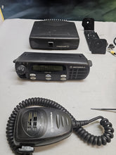 Load image into Gallery viewer, Motorola CDM1250 136-174 MHz VHF 45w Remote Head Two Way Radio AAM25KKD9AA2AN
