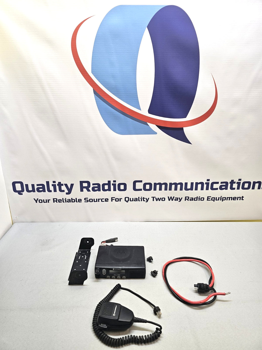 Motorola Radius CM300 438-470 MHz UHF 40 WATT Two Way Radio AAM50RPF9AA1AN w Mic
