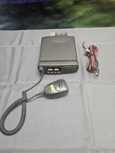 Load image into Gallery viewer, Motorola CDM750 36-42 MHz Low Band 60w Two Way Radio w Mic AAM25CKC9AA1AN
