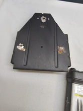 Load image into Gallery viewer, Motorola CDM750 36-42 MHz Low Band 60w Two Way Radio w Mic AAM25CKC9AA1AN

