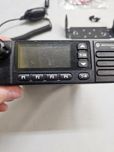 Load image into Gallery viewer, Motorola MOTOTRBO XPR5550 450-512 MHz UHF Two Way Radio AAM28TRN9KA1AN w Mic
