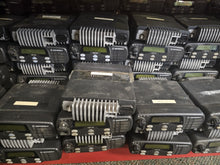 Load image into Gallery viewer, Lot of 100 Motorola CDM1250 136-174 MHz VHF 45W Two Way Radio AAM25KKD9AA2AN
