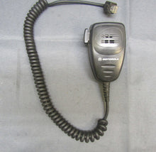 Load image into Gallery viewer, Motorola CDM1250 450-512 MHz UHF 40W Remote Head Two Way Radio AAM25SKD9PW2AN
