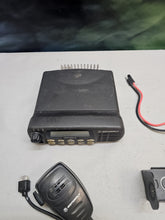 Load image into Gallery viewer, Motorola CDM1550 LS+ 403-470 MHz UHF Two Way Radio w Mic AAM25RKF9DP6AN
