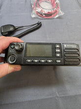 Load image into Gallery viewer, Motorola MOTOTRBO XPR5550e 450-512 MHz UHF Two Way Radio w Mic AAM28TRN9WA1AN

