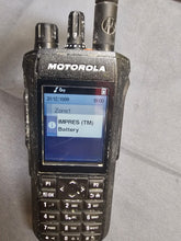 Load image into Gallery viewer, Motorola MOTOTRBO R7 403-512 MHz UHF Two Way Radio w Charger AAH06RDN9WA1AN
