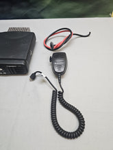 Load image into Gallery viewer, Motorola CDM750 36-42 MHz Low Band 60w Two Way Radio w Mic AAM25CKC9AA1AN
