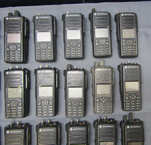 Load image into Gallery viewer, Lot of 50 Motorola MotoTRBO XPR7550 UHF 403-512 MHz Two Way Radio AAH56RDN9KA1AN
