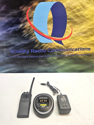 MOTOROLA HT750 136-174 MHz VHF 16ch TWO WAY RADIO AAH25KDC9AA3AN w Charger