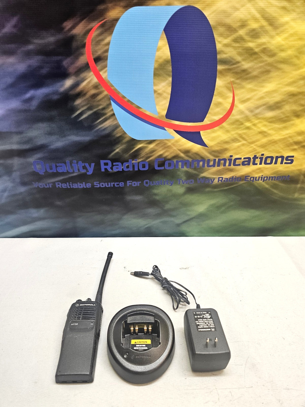 MOTOROLA HT750 136-174 MHz VHF 16ch TWO WAY RADIO AAH25KDC9AA3AN w Charger