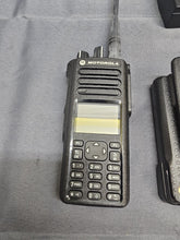 Load image into Gallery viewer, Motorola MotoTRBO XPR7550e UHF 403-512MHz Two Way Radio AAH56RDN9RA1AN w Charger
