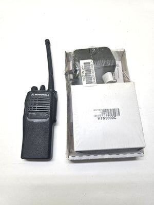 MOTOROLA HT750 136-174 MHz VHF 16ch TWO WAY RADIO AAH25KDC9AA3AN w Charger