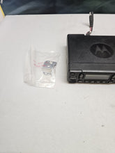 Load image into Gallery viewer, Motorola XPR2500 MOTOTRBO 403-470 MHz UHF  25w Two Way Radio AAM02QNH9JA1AN
