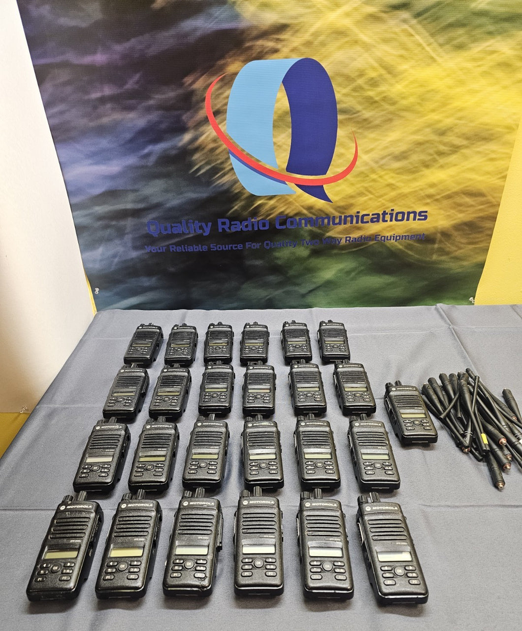 25 Motorola MOTOTRBO XPR3500e 403-512 MHz UHF Two Way Radio AAH02RDH9VA7AN AMA
