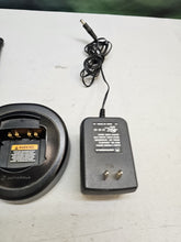 Load image into Gallery viewer, MOTOROLA HT750 136-174 MHz VHF 16ch TWO WAY RADIO AAH25KDC9AA3AN w Charger
