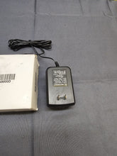 Load image into Gallery viewer, Motorola HT1250 403-470 MHz UHF Two Way Radio with Charger AAH25RDF9AA5AN
