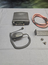Load image into Gallery viewer, Motorola CDM1550 LS 136-174 MHz 40 Watt VHF Two Way Radio AAM25KKF9DU6AN w Mic
