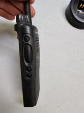 Load image into Gallery viewer, MOTOROLA HT750 136-174 MHz VHF 16ch TWO WAY RADIO AAH25KDC9AA3AN w Charger
