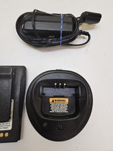 Load image into Gallery viewer, Motorola PR400 Two Way Radio 64 CH 146-174 MHZ VHF Full Keypad AAH65KDH9AA4AN
