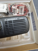 Load image into Gallery viewer, NEW in Box Motorola CDM750 UHF 403-470MHz 40 Watt AAM25RKC9AA1AN
