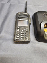 Load image into Gallery viewer, Motorola MotoTRBO XPR7550 UHF 403-512 MHz Two Way Radio AAH56RDN9KA1AN w Charger
