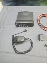 Load image into Gallery viewer, Motorola CDM1550 LS 136-174 MHz 40 Watt VHF Two Way Radio AAM25KKF9DU6AN w Mic
