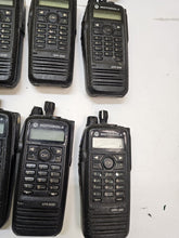 Load image into Gallery viewer, Lot 50 Motorola MOTOTRBO XPR6580 Two Way Radio 806-941 MHz AAH55UCH9LB1AN 800MHz
