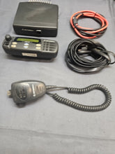 Load image into Gallery viewer, Motorola CDM1250 450-512 MHz UHF 40W Remote Head Two Way Radio AAM25SKD9PW2AN
