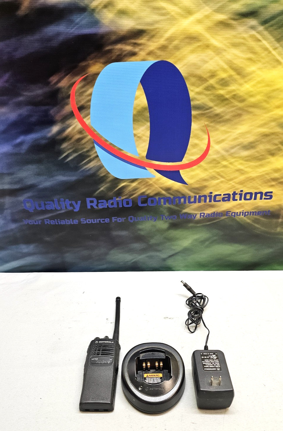 MOTOROLA HT750 136-174 MHz VHF 16ch TWO WAY RADIO AAH25KDC9AA3AN w Charger