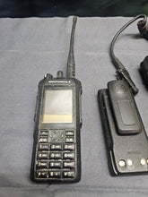 Load image into Gallery viewer, Motorola MOTOTRBO R7 403-512 MHz UHF Two Way Radio w Charger AAH06RDN9WA1AN
