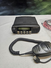 Load image into Gallery viewer, Motorola CDM1550 403-470 MHz UHF 40 Watt Two Way Radio w Mic AAM25RKF9AA5AN
