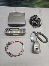 Load image into Gallery viewer, Motorola CDM1250 450-512 MHz UHF 40W Remote Head Two Way Radio AAM25SKD9PW2AN

