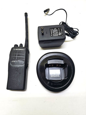 MOTOROLA HT750 136-174 MHz VHF 16ch TWO WAY RADIO AAH25KDC9AA3AN w Charger