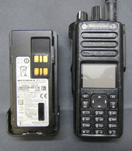 Load image into Gallery viewer, WORKING Motorola XPR7550e 403-512 MHz UHF Two Way Radio w Charger AAH56RDN9WA1AN

