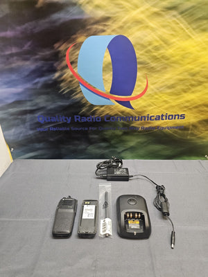 Motorola MOTOTRBO XPR6350 136-174 MHz VHF Two Way Radio w Charger AAH55JDC9LA1AN