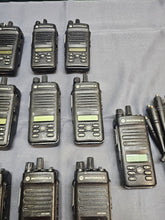 Load image into Gallery viewer, 25 Motorola MOTOTRBO XPR3500e 403-512 MHz UHF Two Way Radio AAH02RDH9VA7AN AMA
