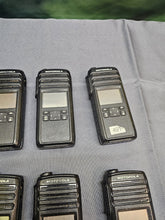 Load image into Gallery viewer, Lot of TEN Motorola DTR700 DTS150NBDLAA 900Mhz Two Way Radio - Parts or Repair
