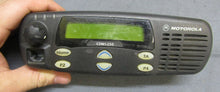 Load image into Gallery viewer, Motorola CDM1250 450-512 MHz UHF 40W Remote Head Two Way Radio AAM25SKD9PW2AN
