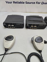 Load image into Gallery viewer, FOUR Motorola CDM750 25 Watt 136-174 MHz VHF Two Way Radio w Mic AAM25KHC9AA1AN
