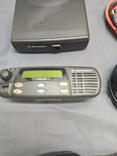 Load image into Gallery viewer, Motorola CDM1250 450-512 MHz UHF 40W Remote Head Two Way Radio AAM25SKD9PW2AN
