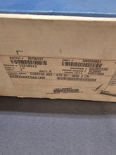 Load image into Gallery viewer, NEW in Box Motorola CDM750 UHF 403-470MHz 40 Watt AAM25RKC9AA1AN
