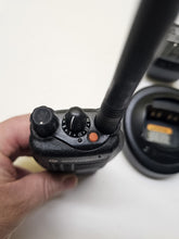 Load image into Gallery viewer, MOTOROLA HT750 136-174 MHz VHF 16ch TWO WAY RADIO AAH25KDC9AA3AN w Charger
