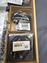 Load image into Gallery viewer, 6 NEW IN BOX Motorola DTR700 DTS150NBDLAA 900Mhz Two Way Radio w Six Bank Charge
